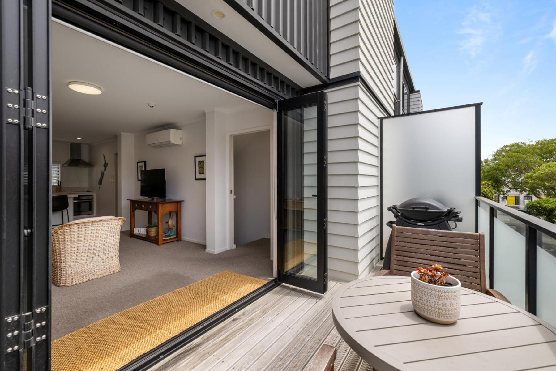 Centrally Located- Modern Sunny Townhouse Mount Maunganui Exterior foto